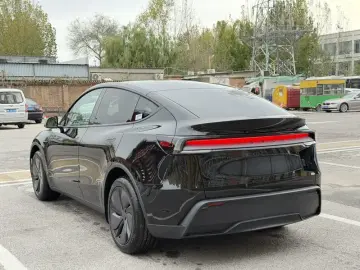 2026 Tesla Model Y с пробегом 400 км