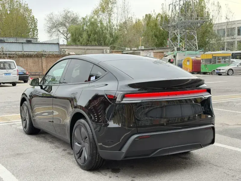 2026 Tesla Model Y с пробегом 400 км