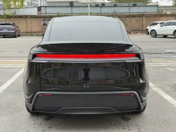 2026 Tesla Model Y с пробегом 400 км