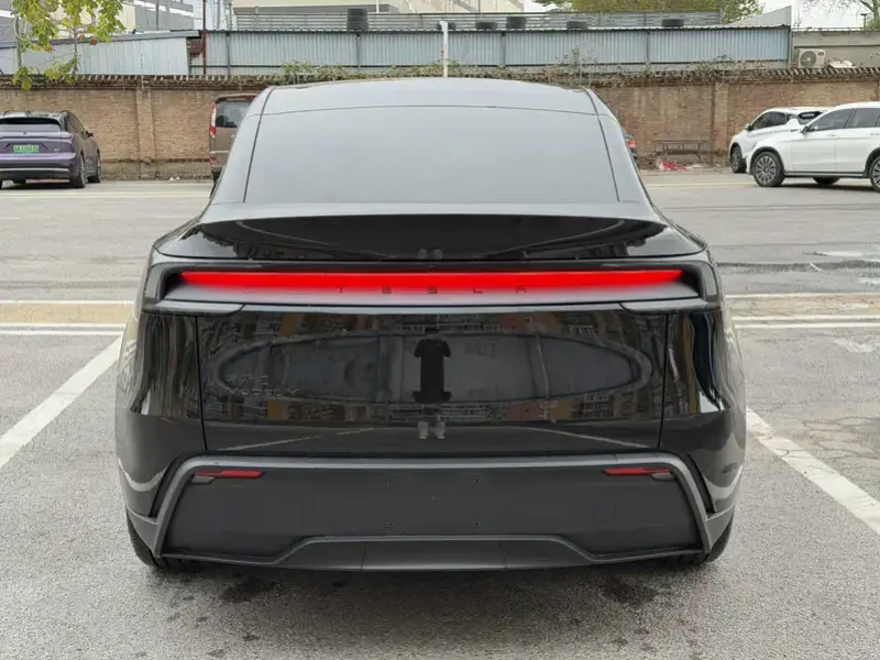 2026 Tesla Model Y с пробегом 400 км