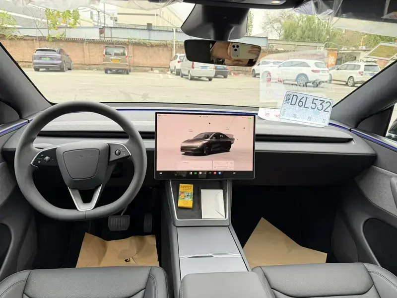 2026 Tesla Model Y с пробегом 400 км