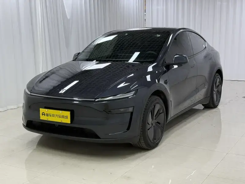 2026 Tesla Model Y с пробегом 15 500 км