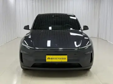 2026 Tesla Model Y с пробегом 15 500 км