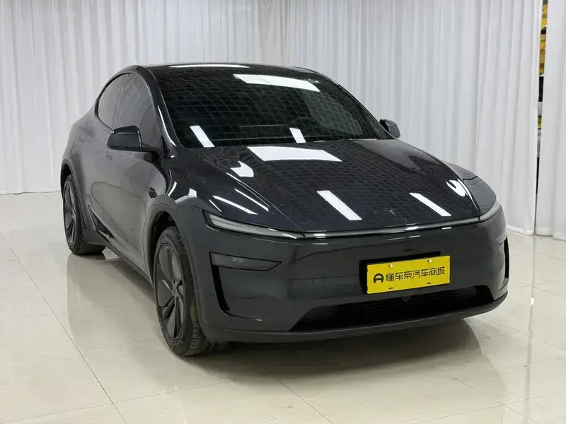 2026 Tesla Model Y с пробегом 15 500 км