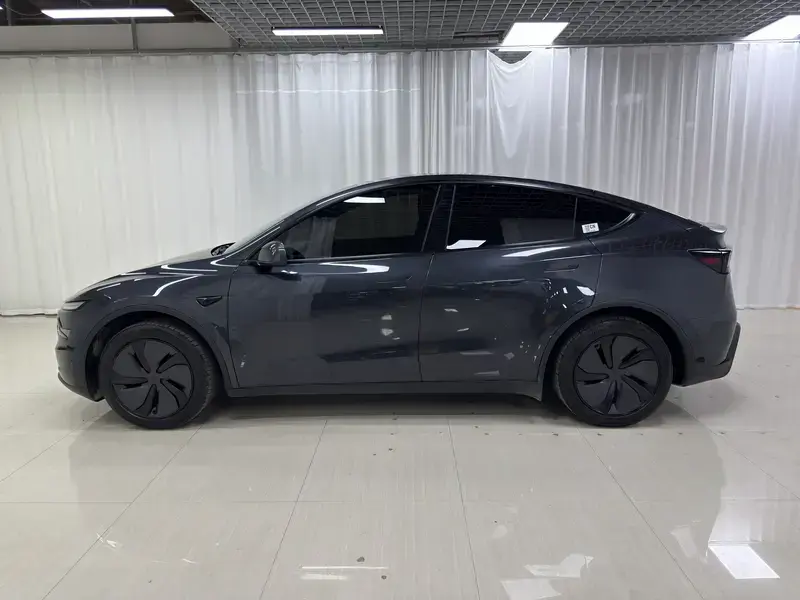 2026 Tesla Model Y с пробегом 15 500 км