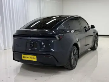 2026 Tesla Model Y с пробегом 15 500 км