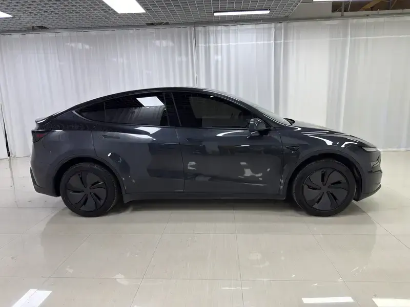 2026 Tesla Model Y с пробегом 15 500 км