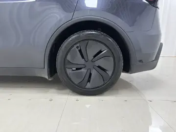 2026 Tesla Model Y с пробегом 15 500 км