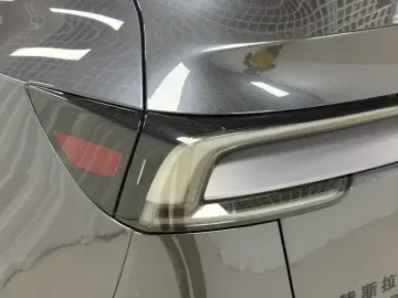 2026 Tesla Model Y с пробегом 15 500 км