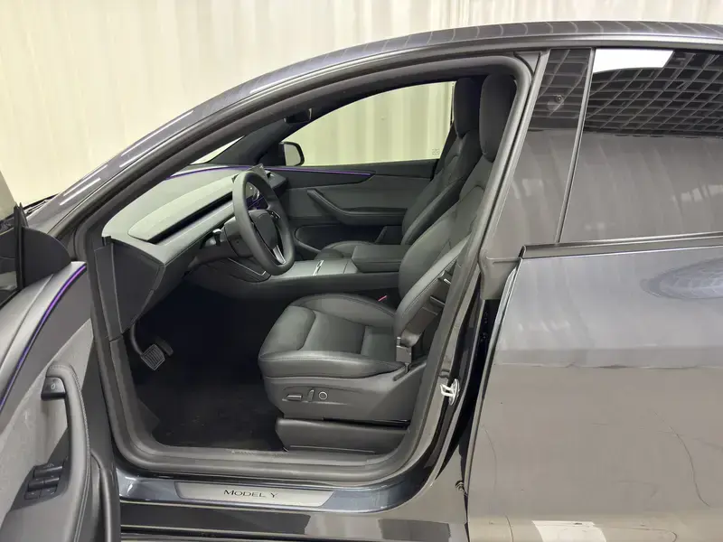 2026 Tesla Model Y с пробегом 15 500 км