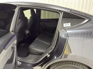 2026 Tesla Model Y с пробегом 15 500 км