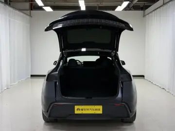 2026 Tesla Model Y с пробегом 15 500 км