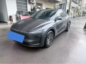 2025 Tesla Model Y с пробегом 30 000 км