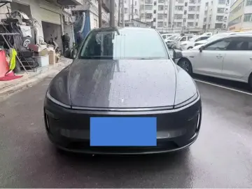 2025 Tesla Model Y с пробегом 30 000 км