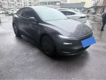 2025 Tesla Model Y с пробегом 30 000 км