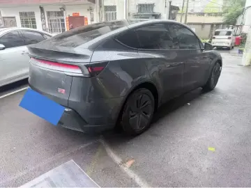 2025 Tesla Model Y с пробегом 30 000 км