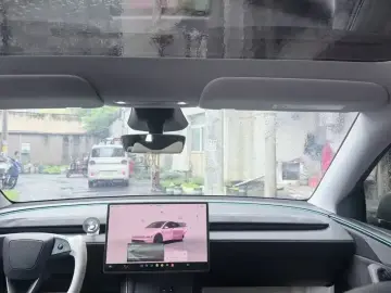 2025 Tesla Model Y с пробегом 30 000 км