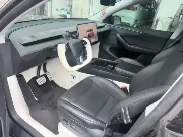 2025 Tesla Model Y с пробегом 30 000 км