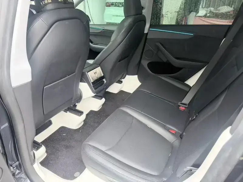 2025 Tesla Model Y с пробегом 30 000 км