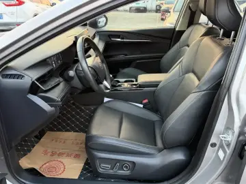 2024 Toyota Camry с пробегом 34 000 км