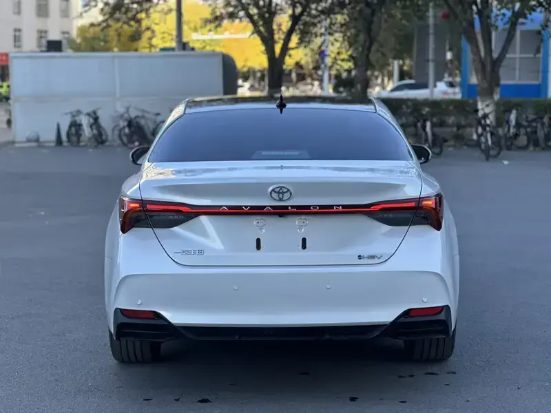 2026 Toyota Avalon с пробегом 5 000 км
