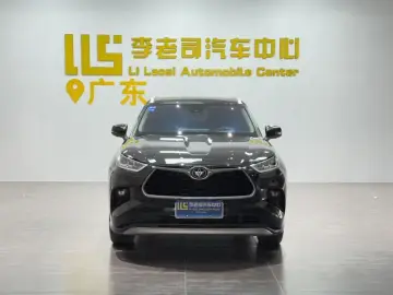 2024 Toyota Highlander с пробегом 32 000 км