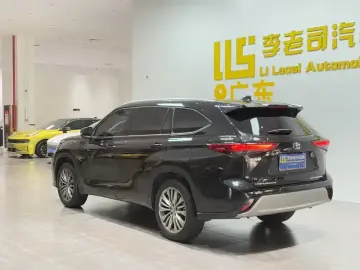 2024 Toyota Highlander с пробегом 32 000 км