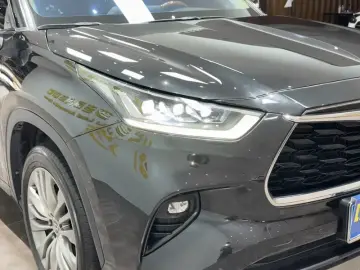 2024 Toyota Highlander с пробегом 32 000 км