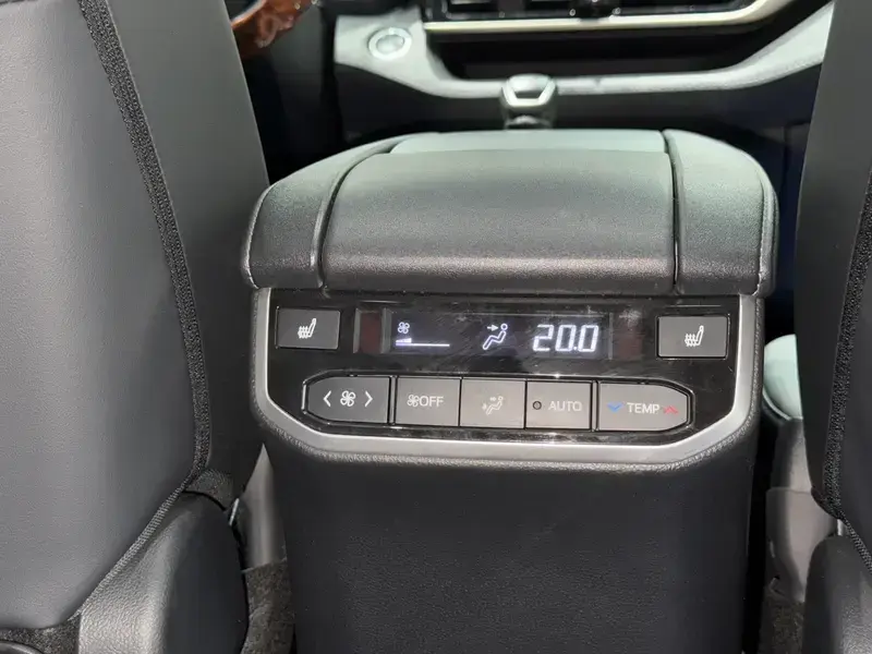 2024 Toyota Highlander с пробегом 32 000 км