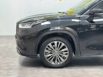2024 Toyota Highlander с пробегом 32 000 км