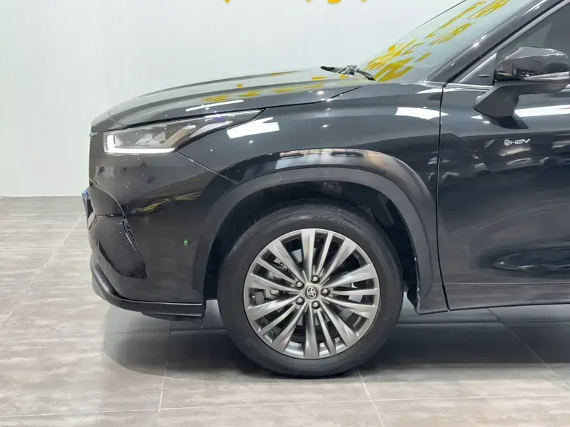 2024 Toyota Highlander с пробегом 32 000 км