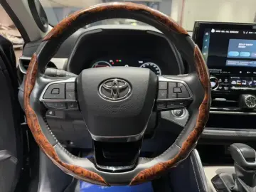 2024 Toyota Highlander с пробегом 32 000 км