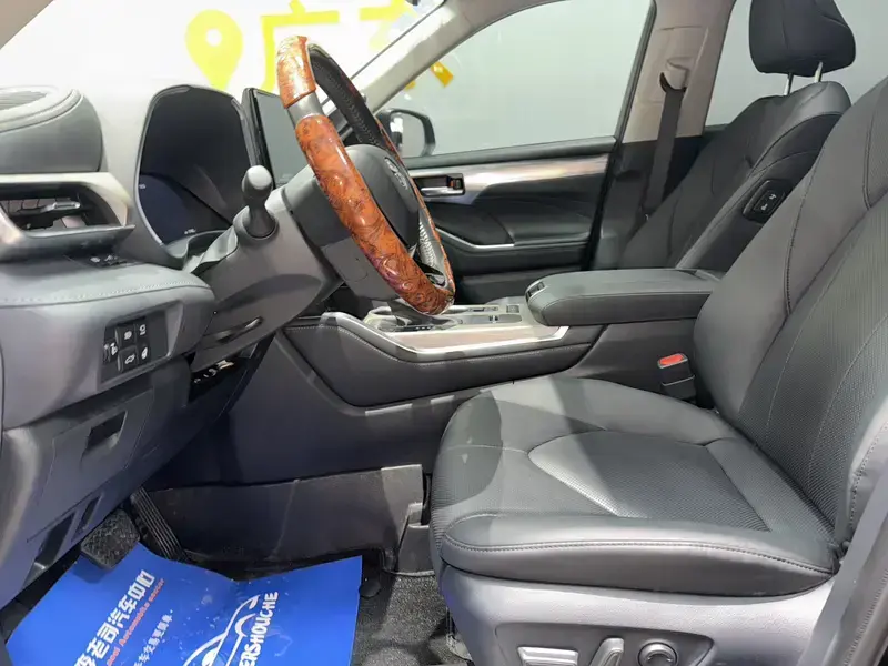 2024 Toyota Highlander с пробегом 32 000 км