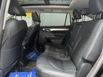 2024 Toyota Highlander с пробегом 32 000 км