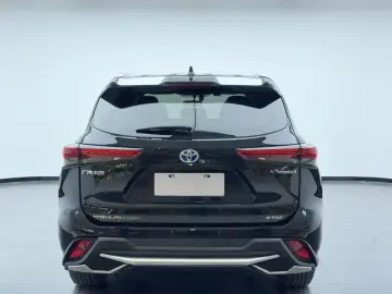2022 Toyota Highlander с пробегом 42 000 км