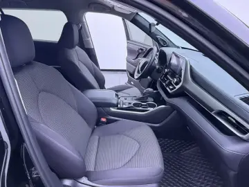 2022 Toyota Highlander с пробегом 42 000 км