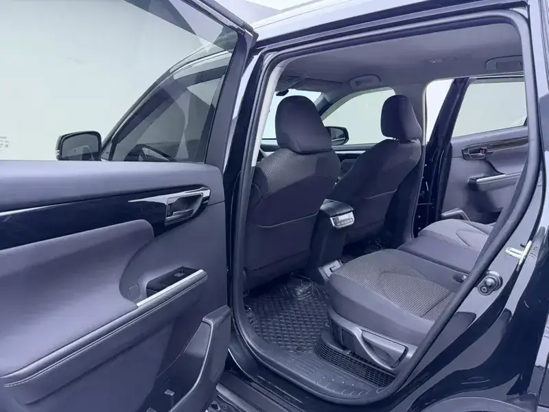 2022 Toyota Highlander с пробегом 42 000 км
