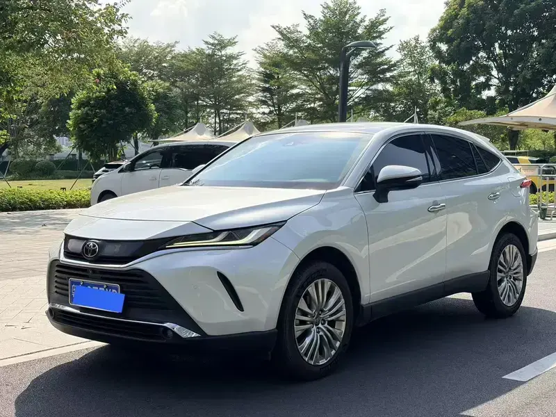 2022 Toyota Harrier с пробегом 65 000 км