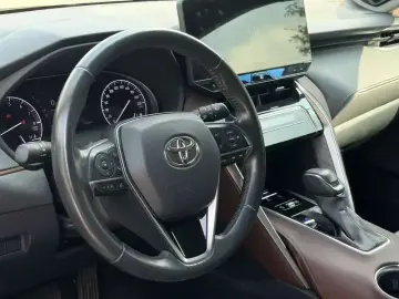 2022 Toyota Harrier с пробегом 65 000 км