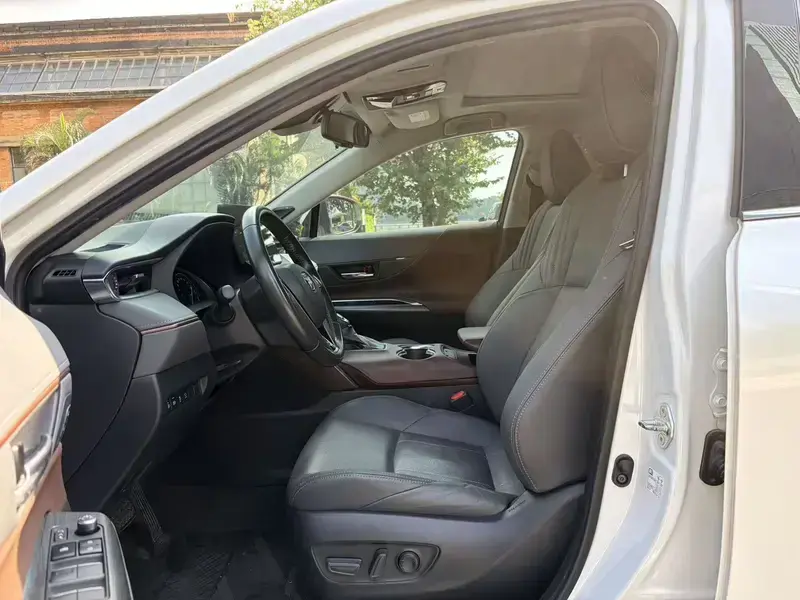2022 Toyota Harrier с пробегом 65 000 км