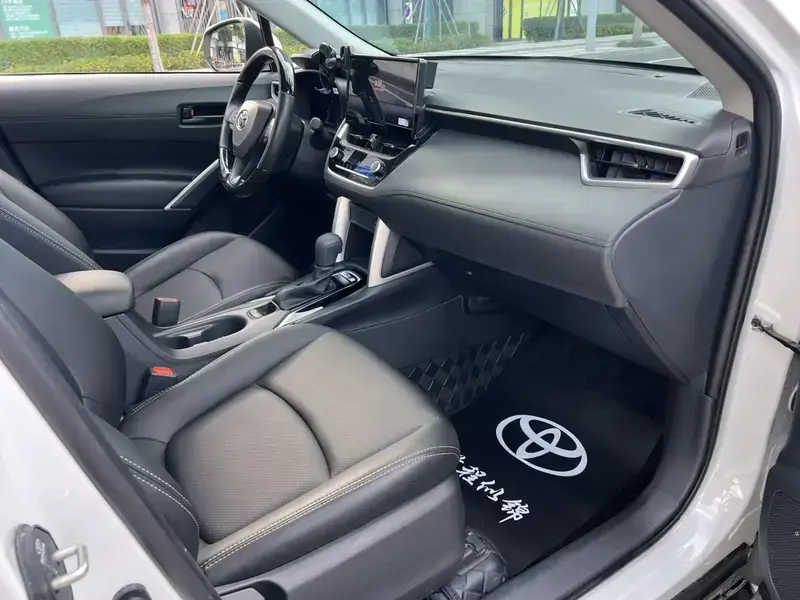 2024 Toyota Corolla Cross с пробегом 5 000 км