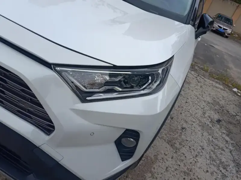 2020 Toyota RAV4 с пробегом 103 000 км