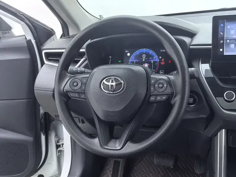 2024 Toyota Corolla Cross с пробегом 8 000 км
