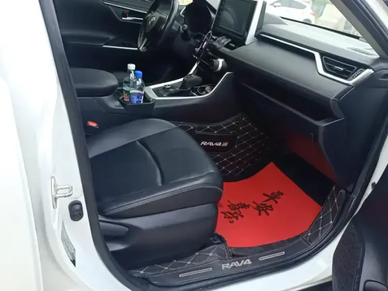 2020 Toyota RAV4 с пробегом 103 000 км