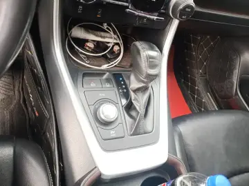 2020 Toyota RAV4 с пробегом 103 000 км