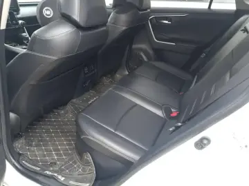 2020 Toyota RAV4 с пробегом 103 000 км