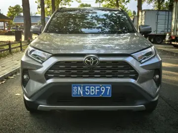 2022 Toyota RAV4 с пробегом 48 000 км