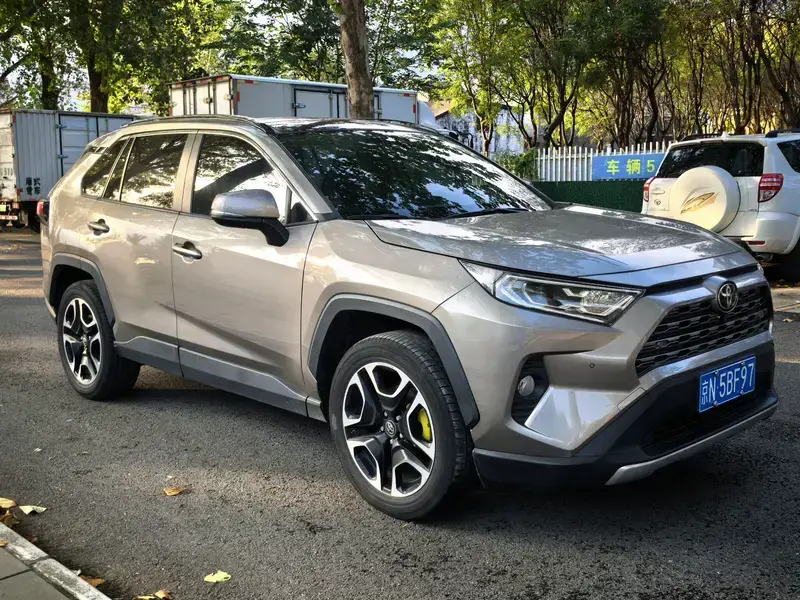 2022 Toyota RAV4 с пробегом 48 000 км
