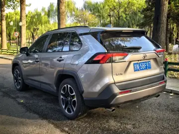 2022 Toyota RAV4 с пробегом 48 000 км