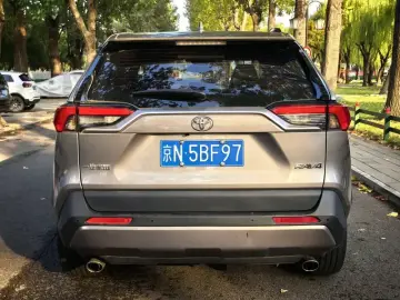 2022 Toyota RAV4 с пробегом 48 000 км